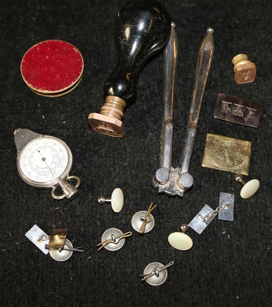 Assorted curious including cufflinks and a ring
